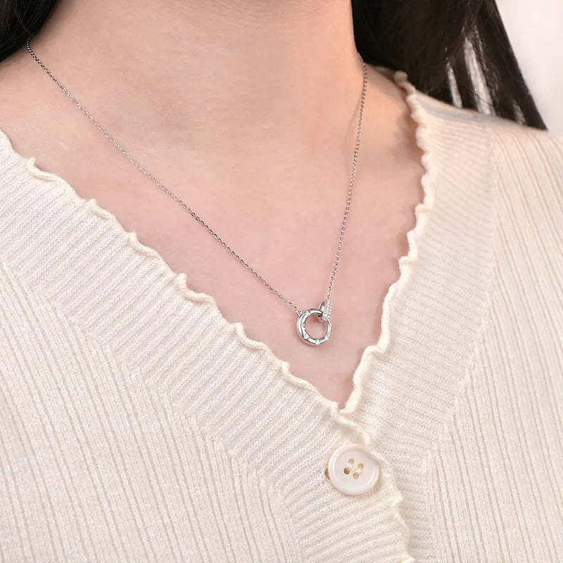 IOGOU D VVS1 Round Moissanite Möbius Double Loop Pendant Necklace 925 Sterling Silver Necklace for Women Birthday Fine Jewelry