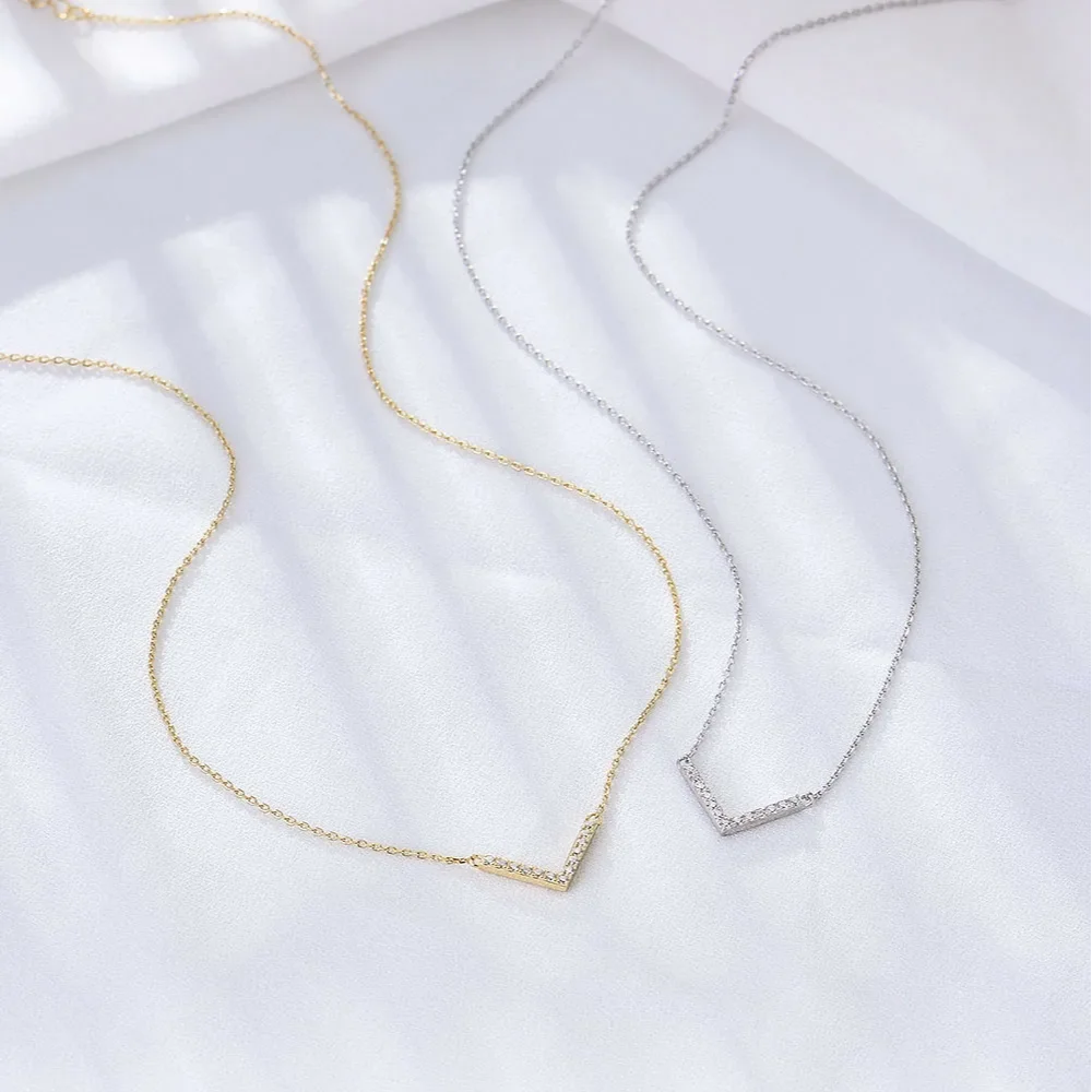 IOGOU 18k Gold Plated V Letter Necklace 925 Sterling Silver Simple 1mm Moissanite Necklace For Women with Certificate Jewelry